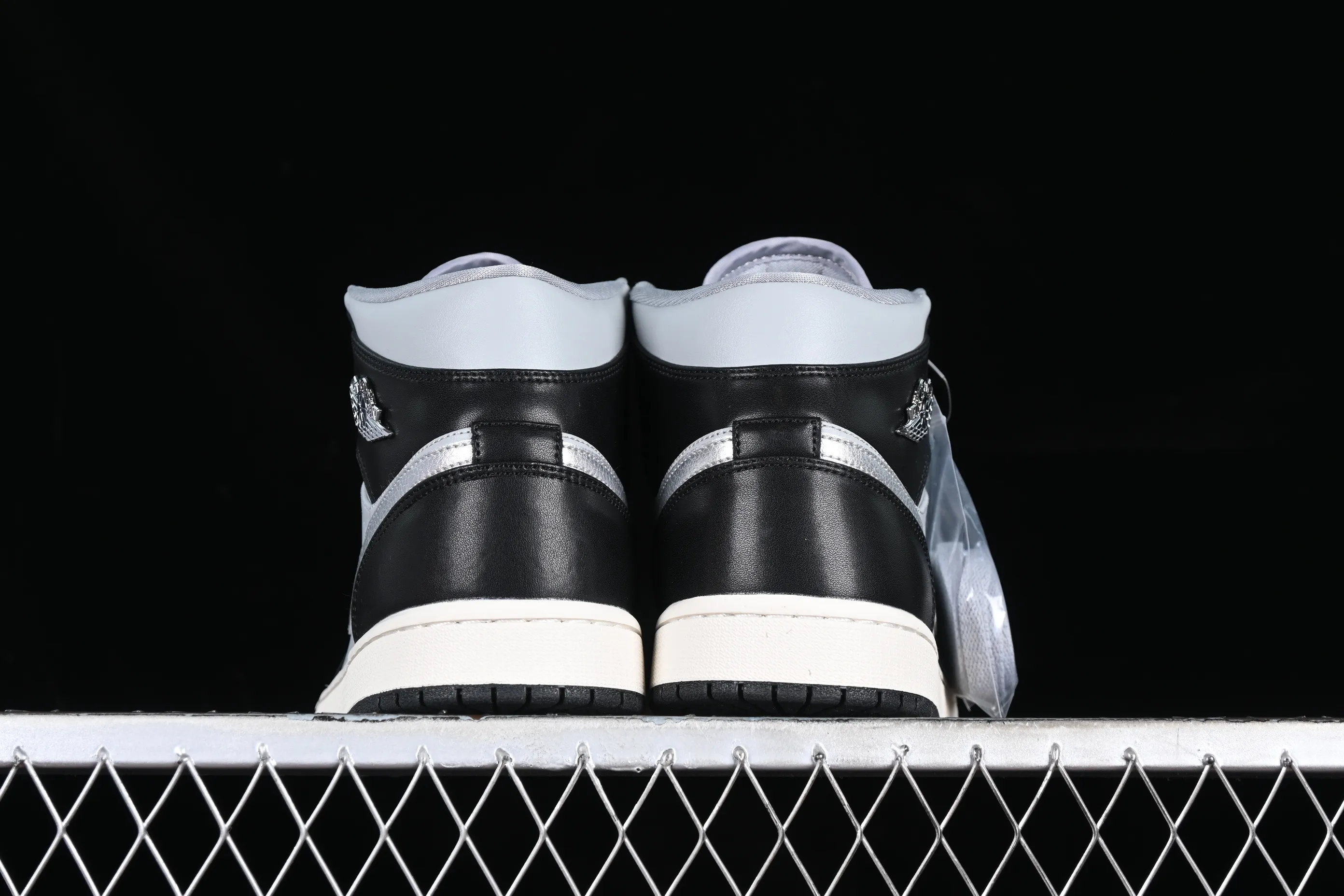 All categories Air Jordan Jordan series basketball shoes Air Jordan 1 Mid Air Jordan 1 Mid SE "Black Chrome" AJ1 Joe 1 Smoked Panda mid-top basketball shoes FB9892-002